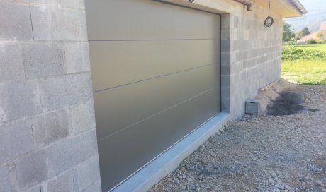 Pose d'une porte de garage motorisé à La Tour-du-Pin