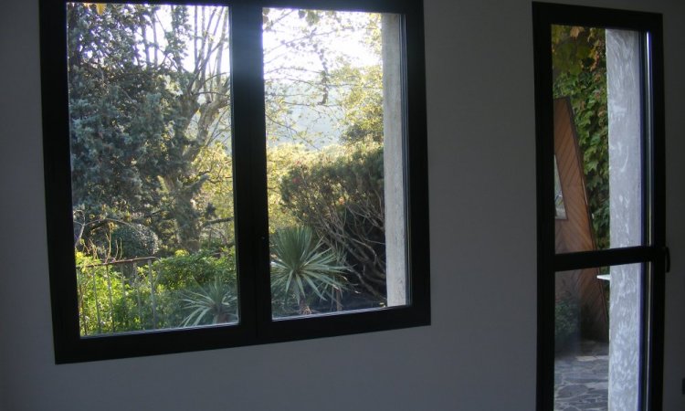 Pose fenêtres et baies vitrées à Morestel